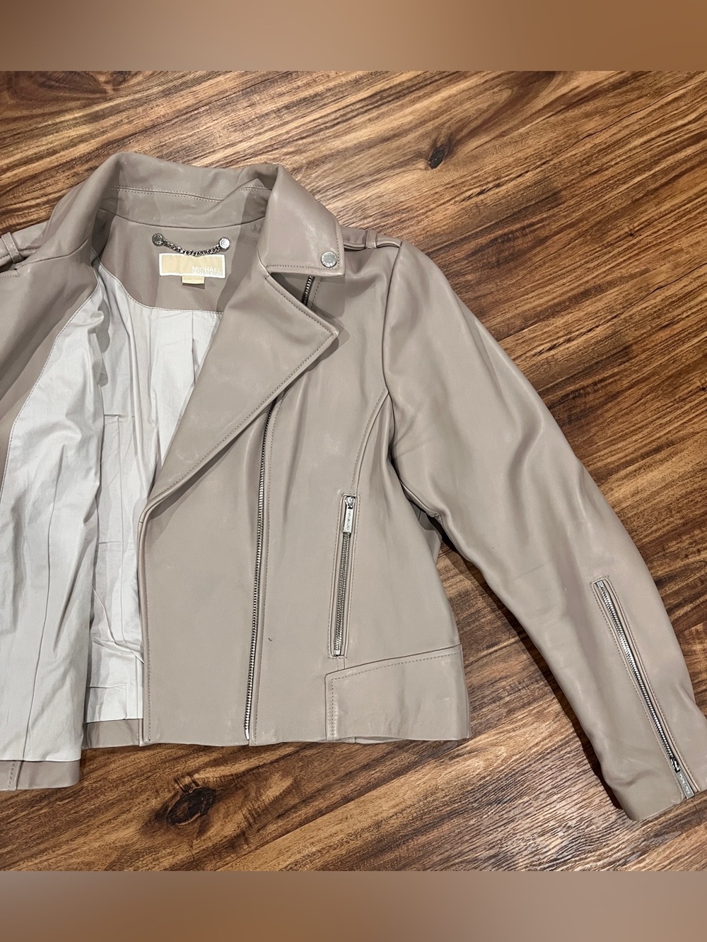 Michael Kors Asymmetric
Genuine Leather Moto Jacket
Taupe Beige - Size XL